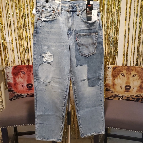 URBAN OUTFITTERS Levi's Light Blue Relaxed Jeans with Patches Size 32